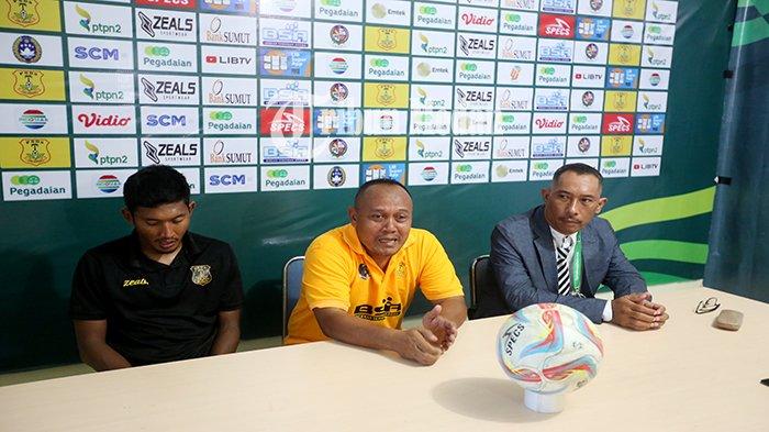 Berita Foto: TAMBAHAN 10 Menit, Nusantara United FC Tahan Imbang PSDS Deliserdang, Berakhir Ricuh - 26012024_KONFERENSI-PERS_ABDAN-SYAKURO-1.jpg