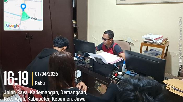 3 remaja tidur di mushala