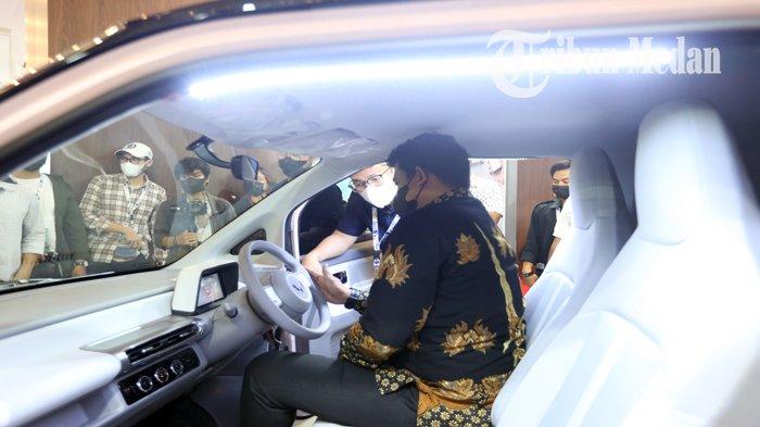 Berita Foto: Bobby Nasution Kunjungi Hari Terakhir GIIAS Medan 2022, Ayo Beralih ke Mobil Listrik - 9102022_PAMERAN-OTOMOTIF_ABDAN-SYAKURO-2.jpg