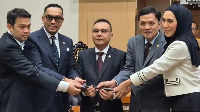 JABAT WAKIL KETUA- Ahmad Sahroni kembali ditetapkan sebagai Wakil Ketua Komisi III DPR RI Fraksi Partai NasDem di kompleks parlemen, Senayan, Jakarta, Kamis (19/2/2026)
