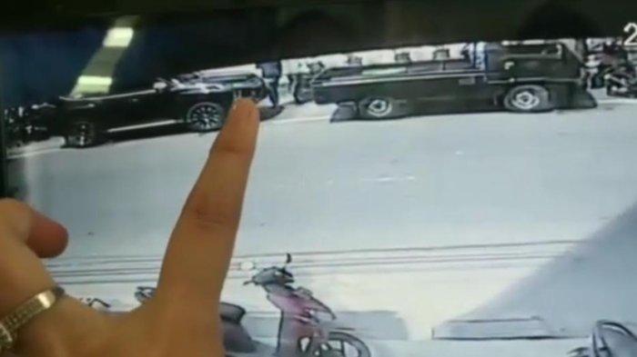 Dua Pencuri Terekam CCTV Larikan Uang Tunai dari dalam Mobil Pajero di Kota Medan, Modus Pecah Kaca