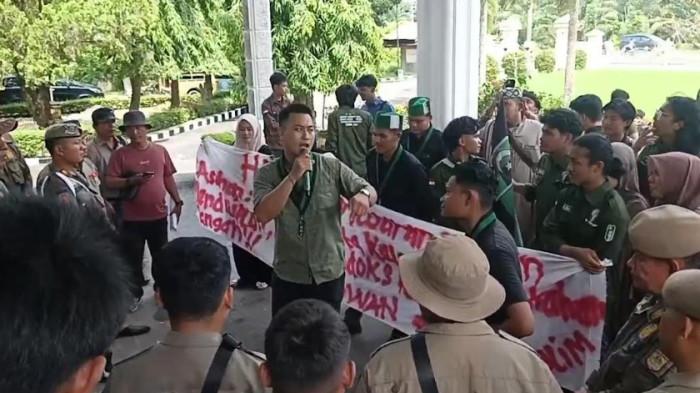 AKSI UNJUK RASA - Aksi unjukrasa HMI Cabang Asahan menyoroti masalah nasional hingga daerah. Minta anggaran MBG dialihkan ke Pendidikan dan Kesehatan, Rabu (24/6/2026).