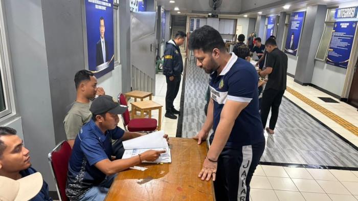 Ammar Zoni saat dipindahkan ke Lapas Super Maksimum Karang Anyar, Nusakambangan, Jawa Tengah, Sabtu (9/5/2026). (DOK. Kasubdit Kerja Sama Ditjenpas)