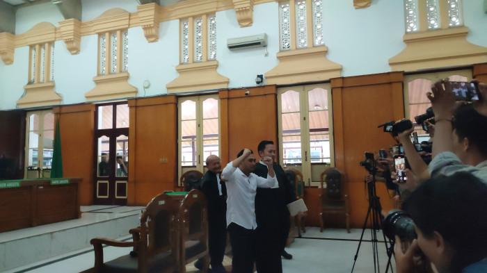 Amsal Christy Sitepu, videografer yang menjadi terdakwa dalam kasus korupsi profil desa, saat mengikuti sidang di Pengadilan Negeri Medan, Rabu (1/4/2026)/ANUGRAH NASUTION. 
