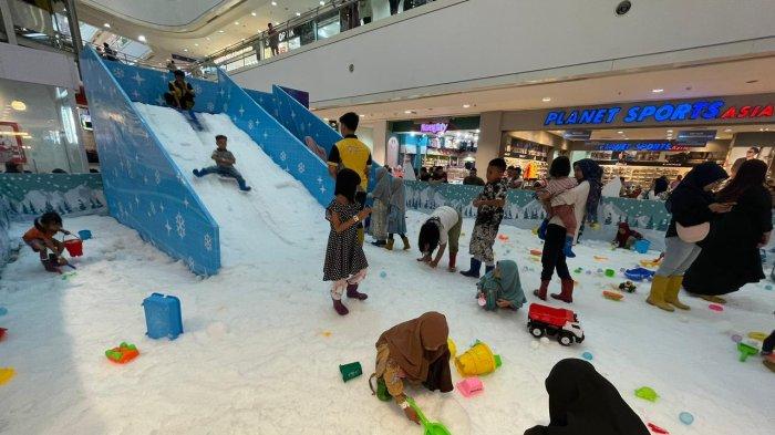 SERUNYA Main Es di Wahana Salju Frozen Playground Plaza Medan Fair, Berikut Harga Tiketnya