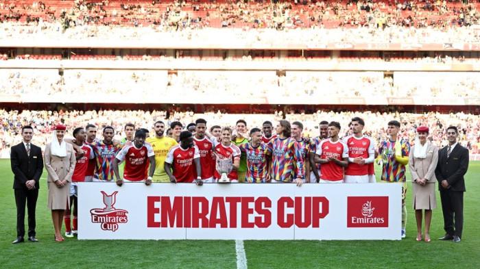 Arsenal menangi emirates