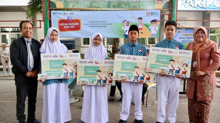 BANTUAN PENDIDIKAN- Penyaluran program beasiswa pendidikan bagi pelajar dilakukan sebagai upaya mendukung pemerataan akses pendidikan dan pengembangan sumber daya manusia unggul di Indonesia. Program ini telah menjangkau lebih dari 1.000 pelajar dari berbagai jenjang pendidikan sejak 2025 hingga April 2026.