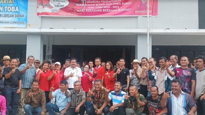 Bacalon Bupati Toba Thurman Hutapea Resmi Mendaftar ke PDIP