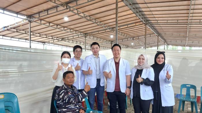 Bakti Sosial Waisak Hadir di Pantai Cermin,