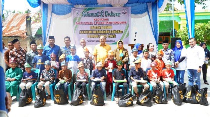 Hadir Baksos Akbid, Plt Bupati Syah Afandin Didukung Warga Tanjungpura Pimpin Langkat 2024-2029