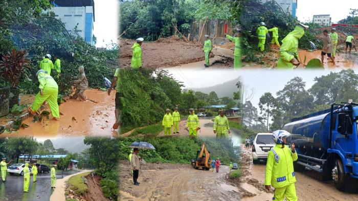 EVAKUASI WARGA - Petugas Brimob Polda Sumut berjalan menembus lumpur tebal saat melakukan evakuasi warga di kawasan longsor Sibolga. Hingga malam hari, proses pencarian dan pembukaan akses masih terus dilakukan, Selasa (25/111/2025).