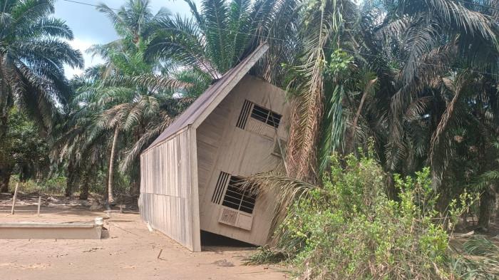 Kondisi salah satu rumah di Desa Serba Kecamatan Bandar Pusaka, Aceh Tamiang, Kamis (25/12/2025).