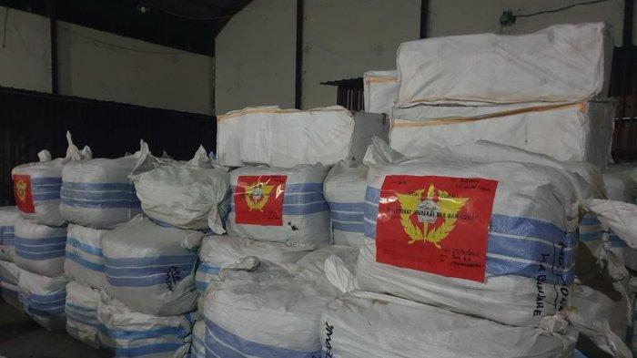 Bea Cuka Teluknibung Amankan 142 Ball Press Baju Bekas Impor, Diperkirakan Nilai Barang Rp 710 juta
