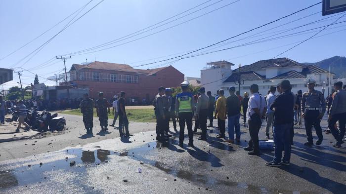 Pandan Tapteng Mencekam, Dua Kubu Bentrok, Hujan Batu di Dekat Rumah Bakhtiar Sibarani