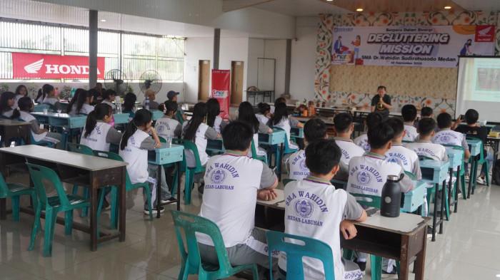Berpacu dalam Sinergi, Honda Gelar "Decluttering Mission" di SMA Wahidin Sudirohusodo Medan