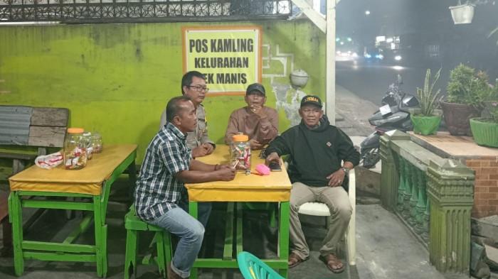 Bhabinkamtibmas Aek Manis Gelar Patroli dan Pembinaan Petugas Satkamling di Wilayah Sibolga