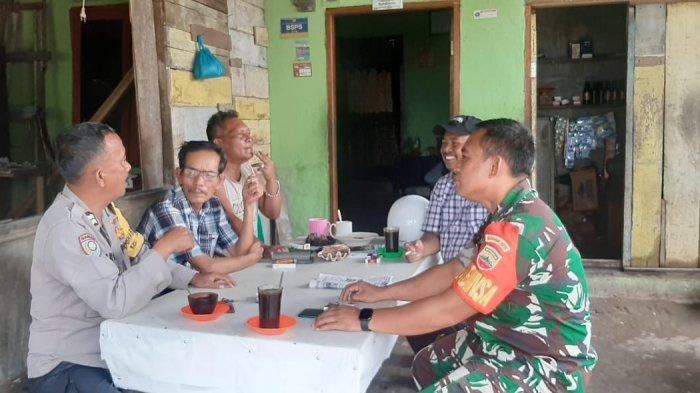 Kunjungi Warga Binaannya, Bhabinkamtibmas Polres Sibolga Imbau Jaga Kamtibmas