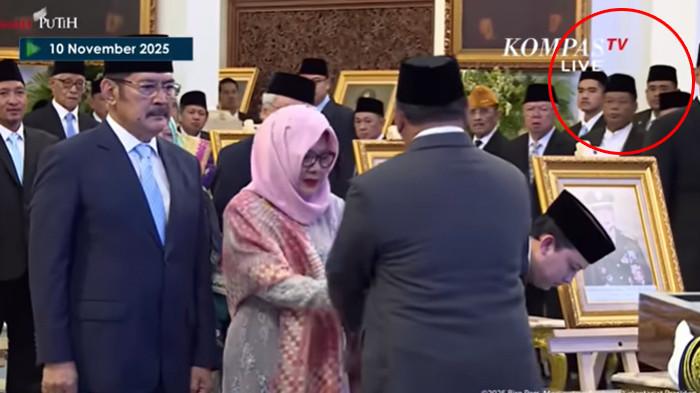 Bertepatan dengan peringatan Hari Pahlawan 2025, Presiden Prabowo Subianto secara resmi menganugerahkan gelar Pahlawan Nasional kepada sepuluh tokoh nasional yang telah berjasa besar bagi bangsa dan negara, pada Senin (10/11/2025). Gubernur Sumut Bobby Nasution turut tampak hadir di Istana Negara. (Tangkapan Layar Kompas TV)