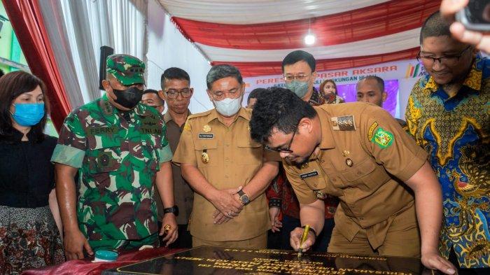 Resmikan Pasar Aksara, Walikota Medan Minta Perusahaan Daerah Selesaikan Persoalan Dengan Pedagang