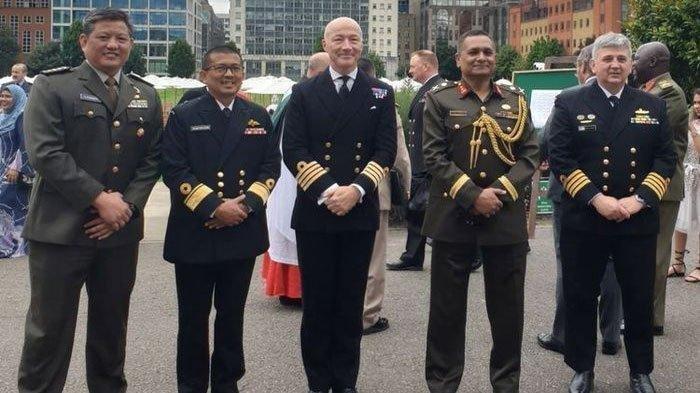 Brigadir Jenderal (Brigjen) TNI Agustinus Purboyo berhasil mencetak sejarah setelah berhasil lulus S2 di Kings's College London (KCL).