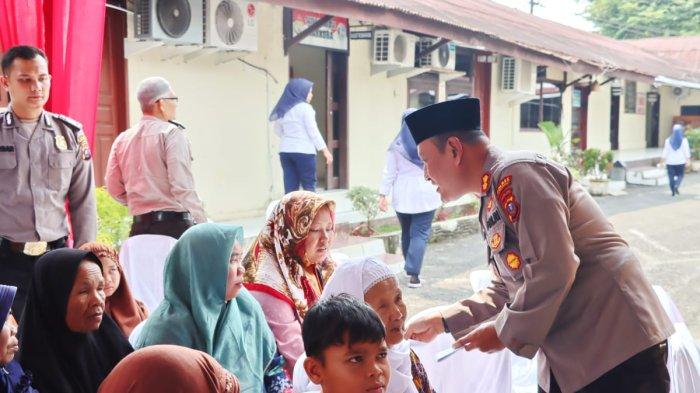 Lansia Berderai Air Mata Ikuti Peringatan Maulid Nabi Muhammad SAW 1445 H di Polres Padangsidimpuan