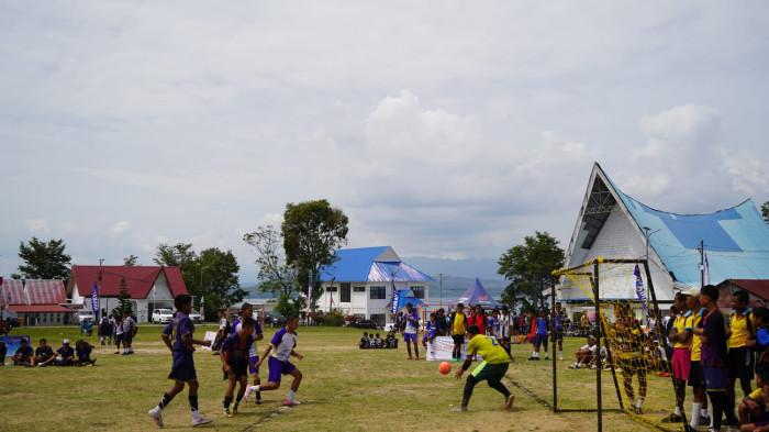Buka Pertandingan pada HUT ke-27 Toba, BupatI