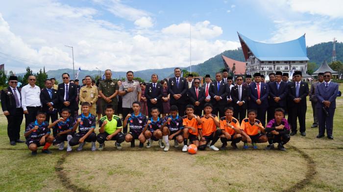 Buka Pertandingan pada HUT ke-27 Toba
