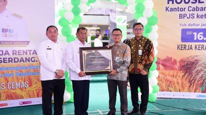 Bupati Deliserdang Terima Penghargaan dari BPJS Ketenagakerjaan, Wujud Nyata Perbaikan Layanan