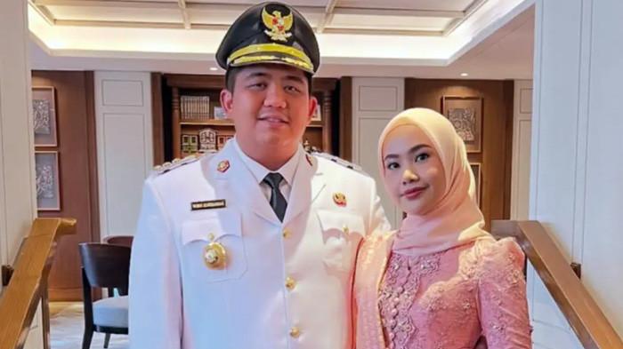 Bupati Bintan Roby Kurniawan bersama sang istri, Hafizha Ramadhani Putri. (Instagram @robykurniawanansar)