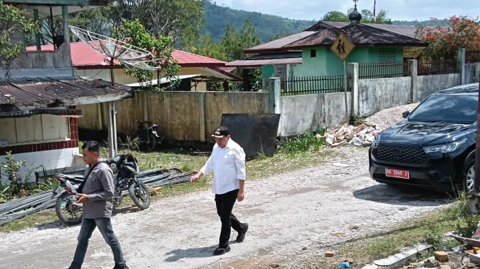 Bupati Franc Bernhard Tinjau Kopdes Merah putih