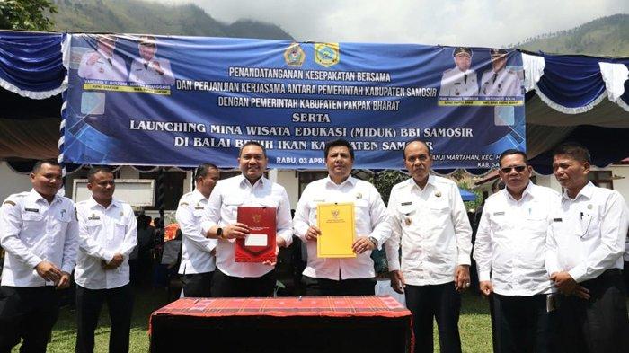 Bupati Franc Tumanggor dan Bupati Vandiko Gultom Tandatangani Kerja Sama Pembangunan Antar Daerah