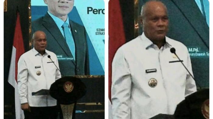 Sosok Bupati Nias Utara Amizaro Waruwu, menjadi sorotan ketika bersujud di penghujung kata sambutannya dalam Rapat Koordinasi Percepatan Pembangunan Daerah Tertinggal di Kementerian Desa dan Pembangunan Daerah Tertinggal (Kemendes PDT), Jakarta, Rabu (25/2/2026).