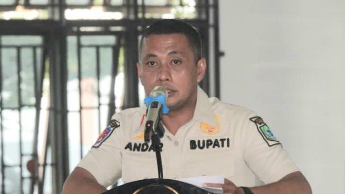 Andar Amin Harahap saat masih menjabat sebagai Bupati Padang Lawas Utara