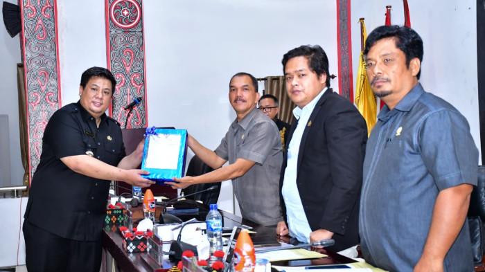 Bupati Samosir Sampaikan LKPJ 2025 Kepada DPRD