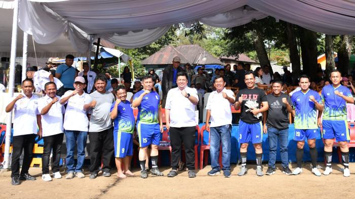 Antap FC Sabet Juara I Bupati Cup II, Bupati Samosir Vandiko Serahkan Piala Bergilir