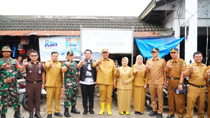 Bupati Syah Afandin Sidak Pasar Baru Stabat, Pastikan Harga