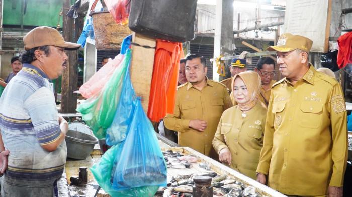 Bupati Syah Afandin Sidak Pasar