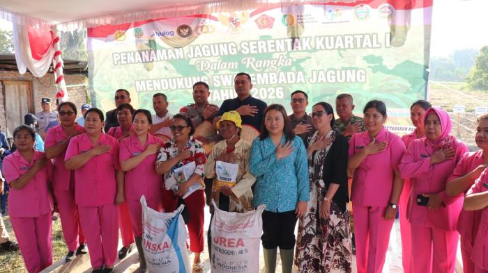 Bupati Toba Hadiri Penanaman