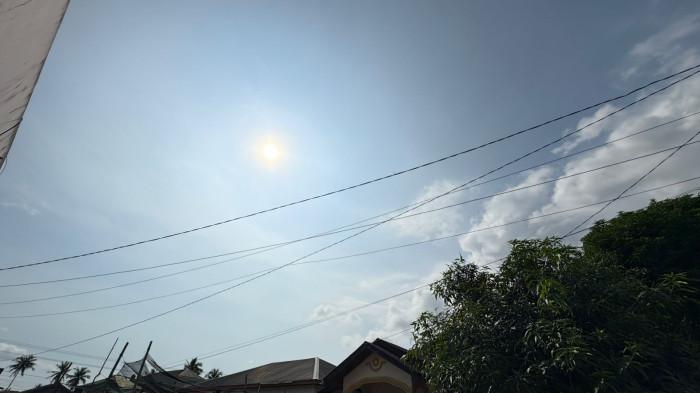 CUACA PANAS- Cuaca di  Sumut  beberapa minggu belakang cukup panas di sejumlah wilayah, Kamis (26/3/2026). BMKG sebut cuaca panas disebabkan beberapa hal.