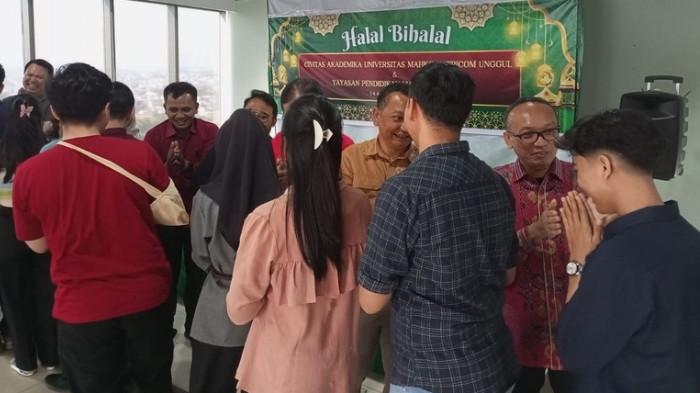 Civitas Akademika Universitas Mahkota Tricom
