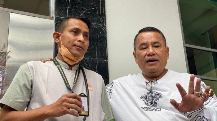 Tak Cuma Dapat Pekerjaan, Cleaning Service yang Kembalikan Dompet Hotman Paris Dikasih Hadiah Ini