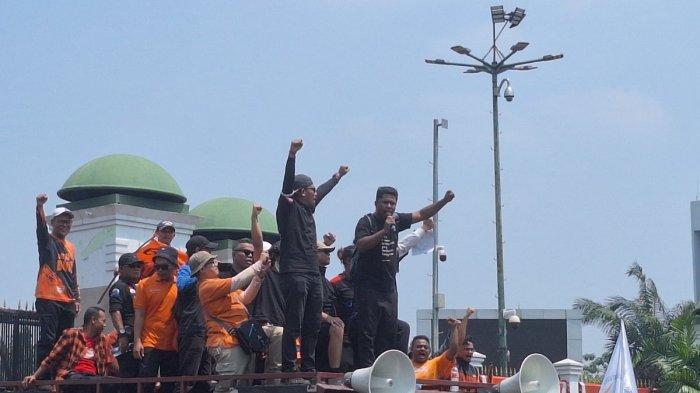 DARI Raditya Dika hingga Indra Jegel, Ini Deretan Komika Serukan "Peringatan Darurat" Garuda Biru