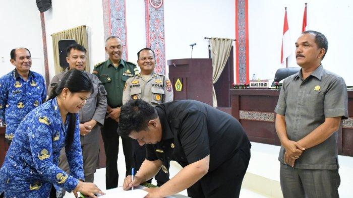 Pemkab dan DPRD Samosir Sepakati Pengakuan dan Perlindungan Masyarakat Hukum Adat
