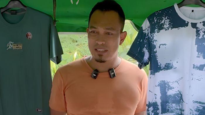 Dagang di Tenda Kecil,