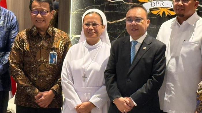 Wakil Ketua DPR RI sekaligus Ketua Harian Gerindra Sufmi Dasco Ahmad mempertemukan Suster Natalia Situmorang dan Dirut BNI di Gedung DPR, Senayan, Jakarta, Selasa (21/4/2026). (KOMPAS.com/ADHYASTA DIRGANTARA)
