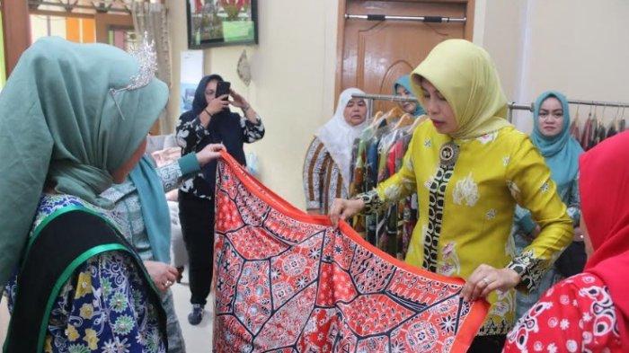 Tingkatkan Daya Saing Batik Sumut, Dekranasda Sumut Gelar Pelatihan Membatik