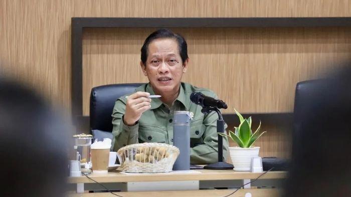 MENTERI LINGKUNGAN- Dr Hanif Faisol Nurofiq, S. Hut., M.P, Menteri Lingkungan Hidup Kabinet Merah Putih.