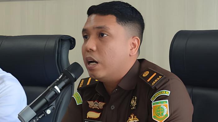 JAKSA KOBOI- Enda Permana Mashuri Nasution, jaksa koboi yang mengancam warga menggunakan senjata mirip pistol hingga kini belum ditangkap Polda Sumut. Kejati Sumut juga belum memberikan sanksi bagi terlapor.