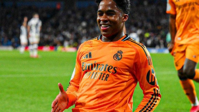 SELEBRASI ENDRICK - Penyerang Real Madrid, Endrick melakukan selebrasi usai mencetak gol ke gawang Real Sociedad pada semifinal Copa del Rey leg pertama, Kamis (27/2/2025). Gol tunggal Endrick bawa Real Madrid menangi leg pertama.