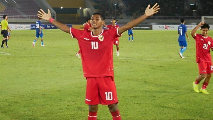 PEMAIN BERBAKAT- Fadly Alberto Hengga merupakan pesepak bola berbakat Indonesia. Ia turut menyumbangkan gol saat bermain bersama Timnas U-17 ketika melawan Yaman di Piala Dunia U-17.